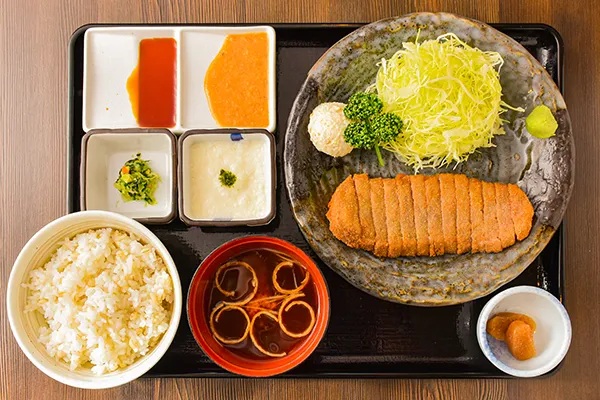 牛かつもと村画像引用